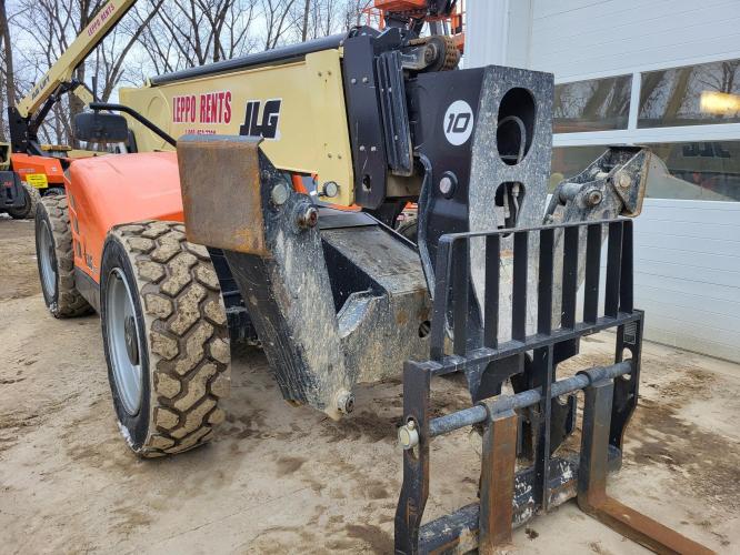 JLG 1055