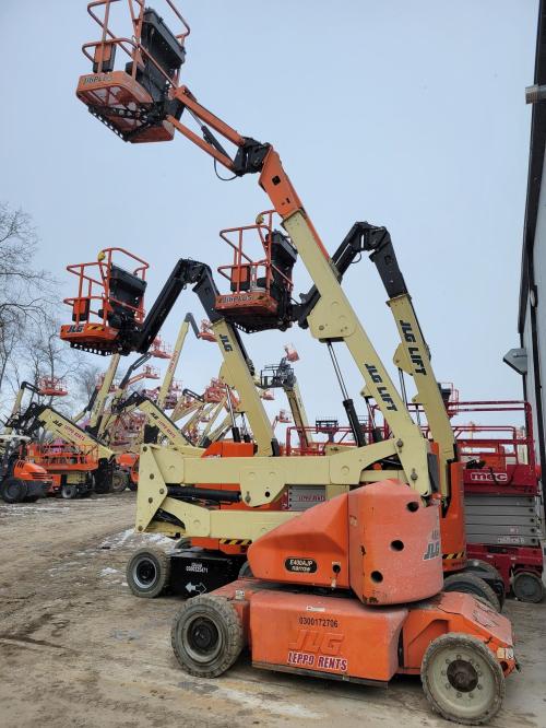 2013 JLG E400AJPN