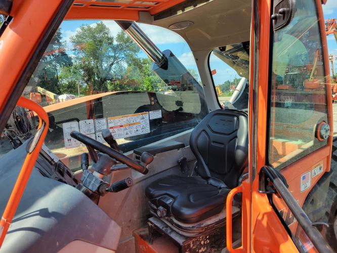 JLG 1055