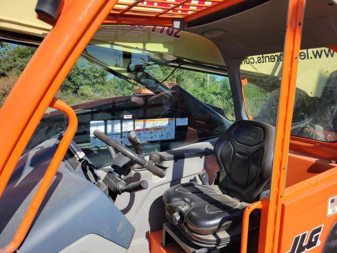 JLG 1055
