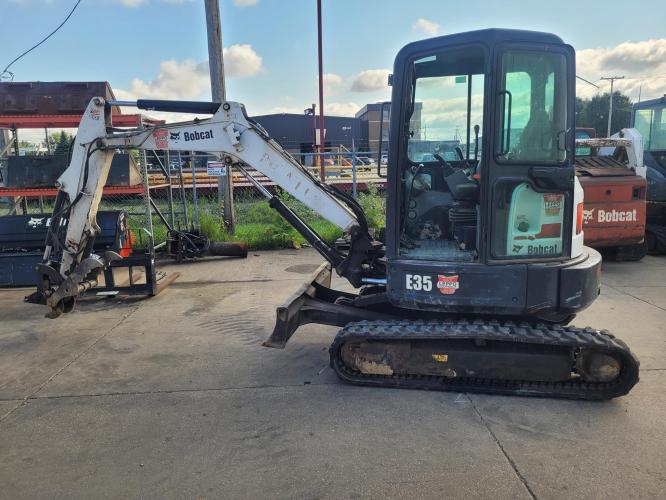 BOBCAT E35R2