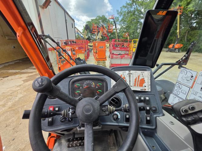 JLG 1075