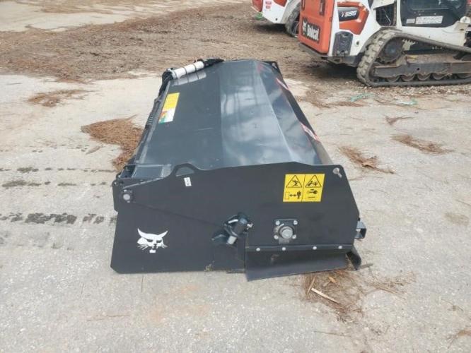 BOBCAT SWEEPER 84