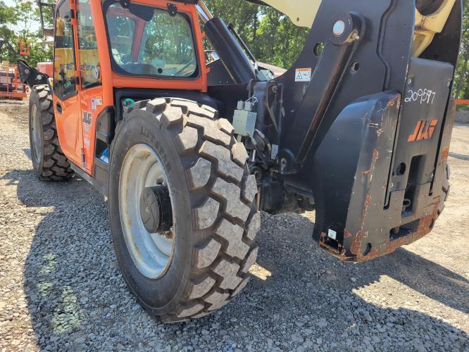 JLG 1055