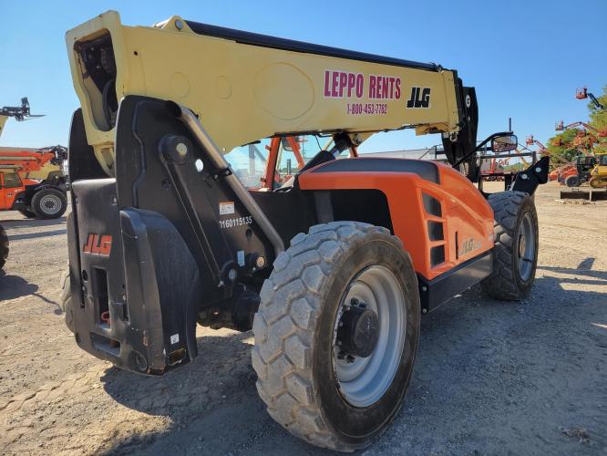 JLG 1055