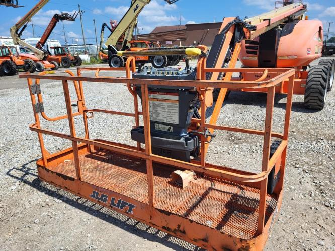 JLG 600AJ