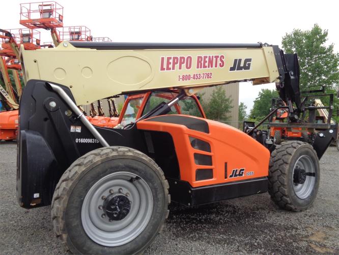 JLG 1055