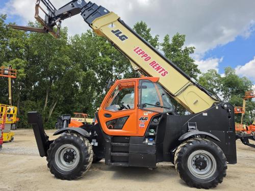 2023 JLG 1075