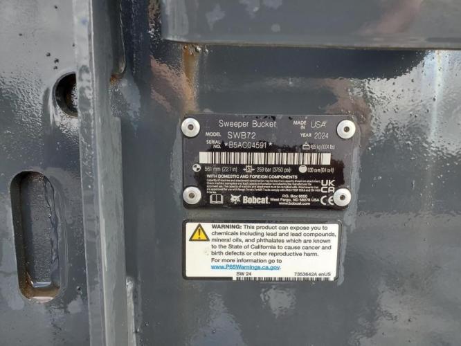 BOBCAT 72" SWEEPER BUCKET