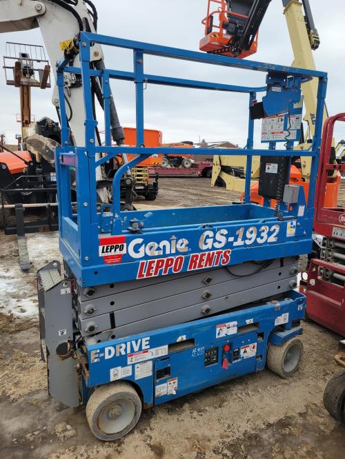 2021 GENIE GS1932
