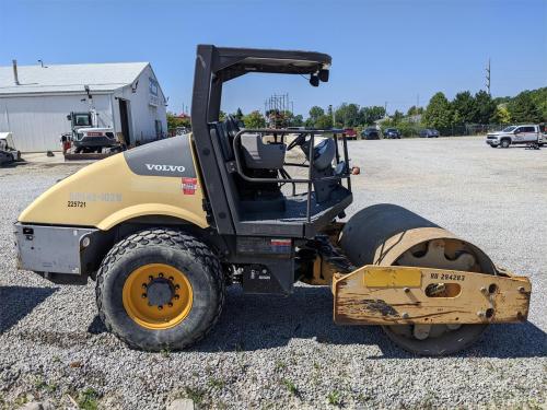 2011 VOLVO SD70D