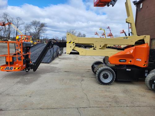 2025 JLG E450AJ