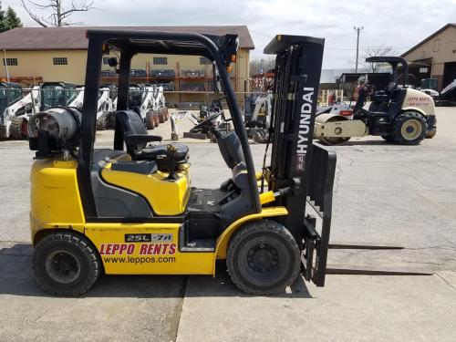 2013 HYUNDAI 25L-7A
