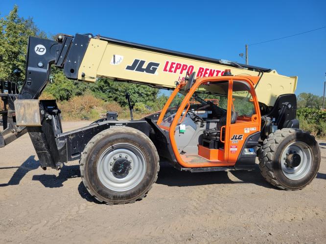 JLG 1055