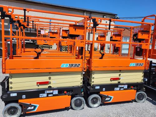 2025 JLG ES1932
