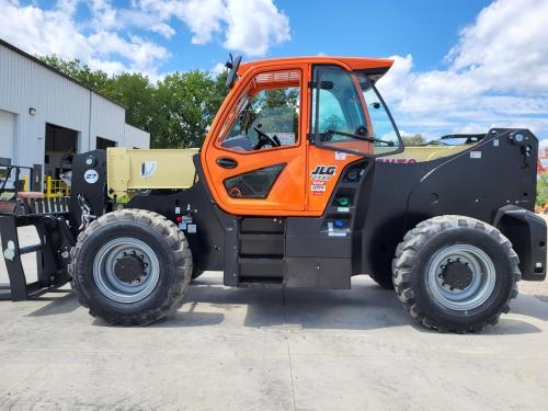 2024 JLG 2733