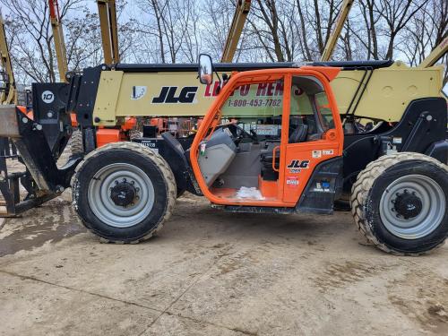 2022 JLG 1055