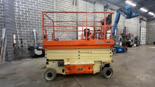2017 JLG 3246ES