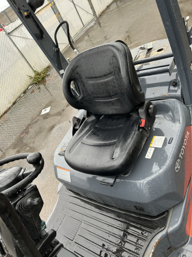 Toyota 8FGU32 Pneumatic Forklift