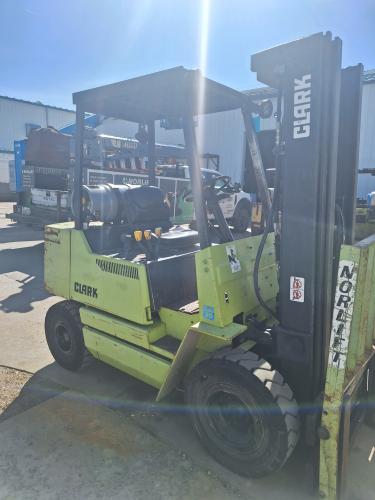 Clark GPX25 Pneumatic Forklift