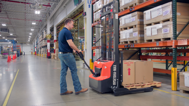 Pallet Stacker (2,600 LBS)