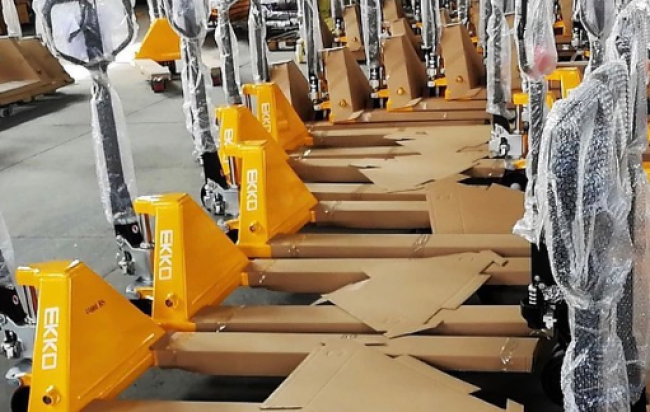 Ekko Hand Pallet Jack (5,500 LBS)