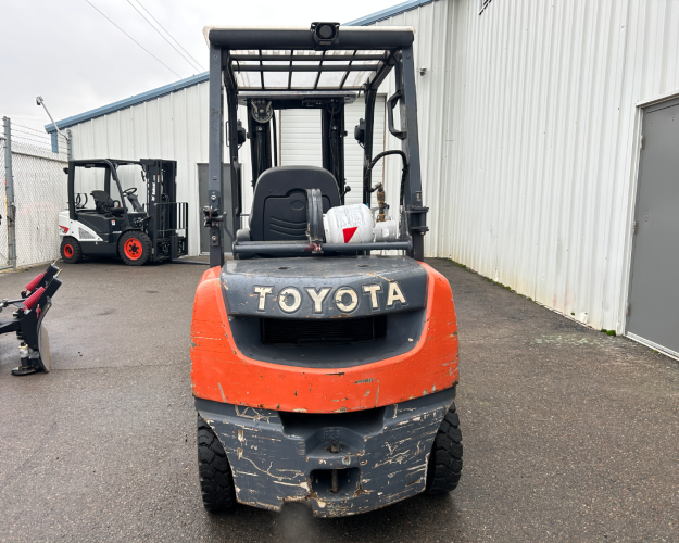 Toyota 8FGU25 Pneumatic Forklift