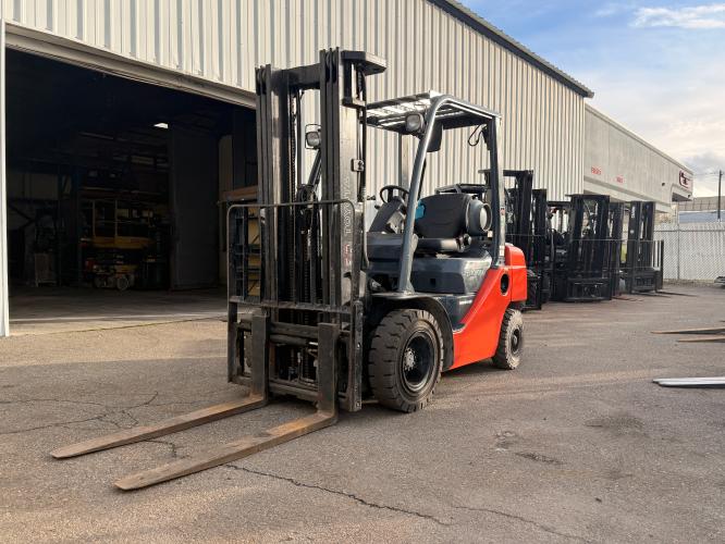 Toyota 8FGU25 Pneumatic Forklift