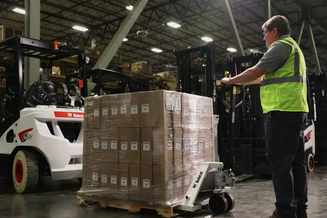 Bobcat Hand Pallet Jack, Poly Wheel (5,500 LBS)