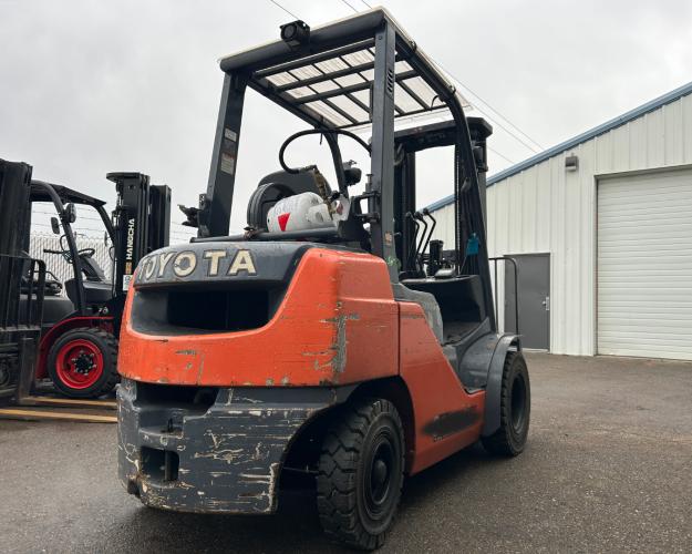 Toyota 8FGU25 Pneumatic Forklift