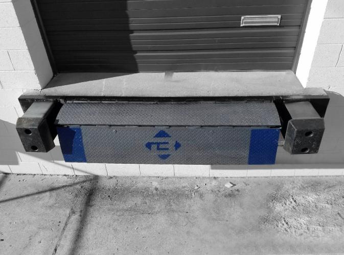 Bluff Manufacturing Mechanical Edge-of-Dock