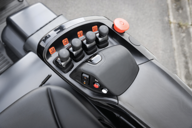 Small 4-Wheel Electric Pneumatic (3,000-4,000 LBS)