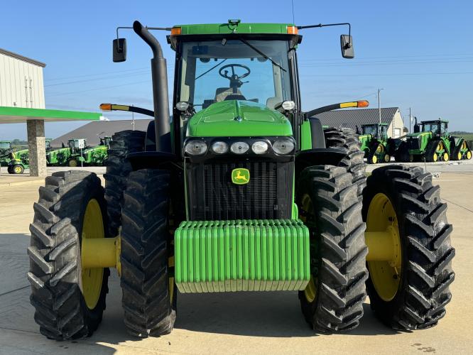 John Deere 8520