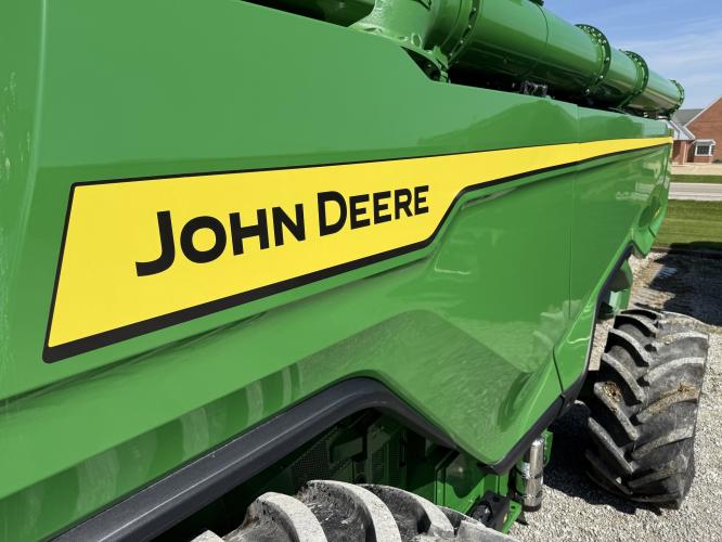 John Deere X9 1100