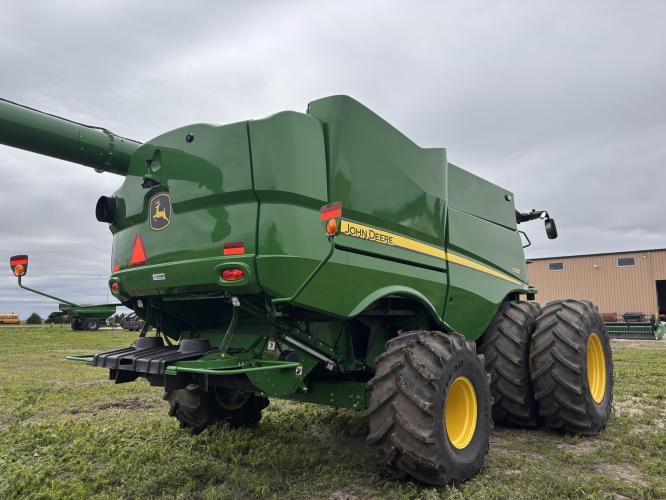 John Deere S780