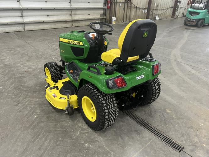 John Deere X738