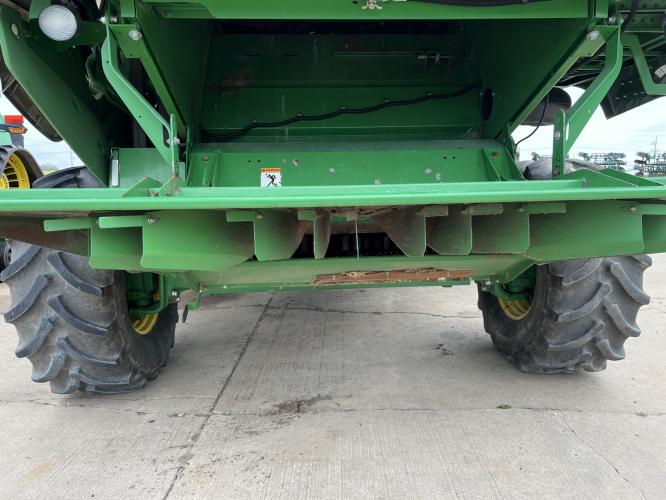John Deere S670