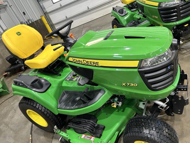 John Deere X730