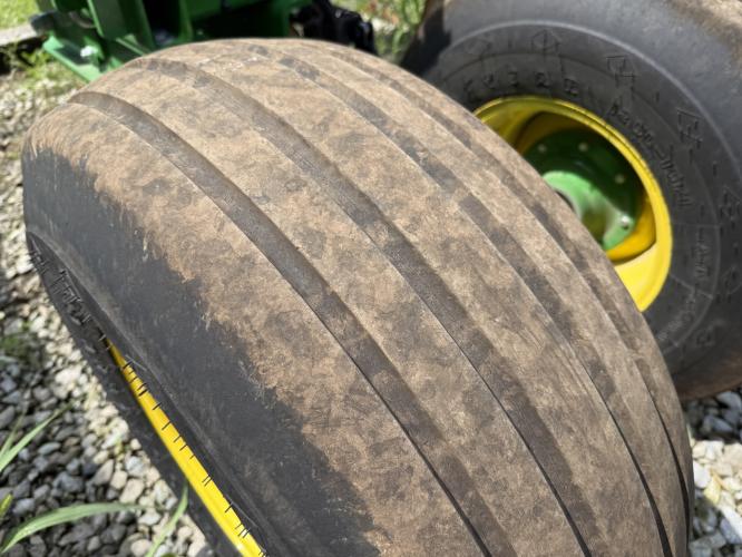John Deere 2100