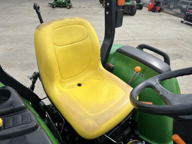 John Deere 3038E