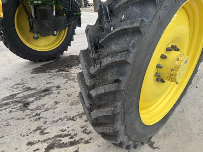 John Deere 412R