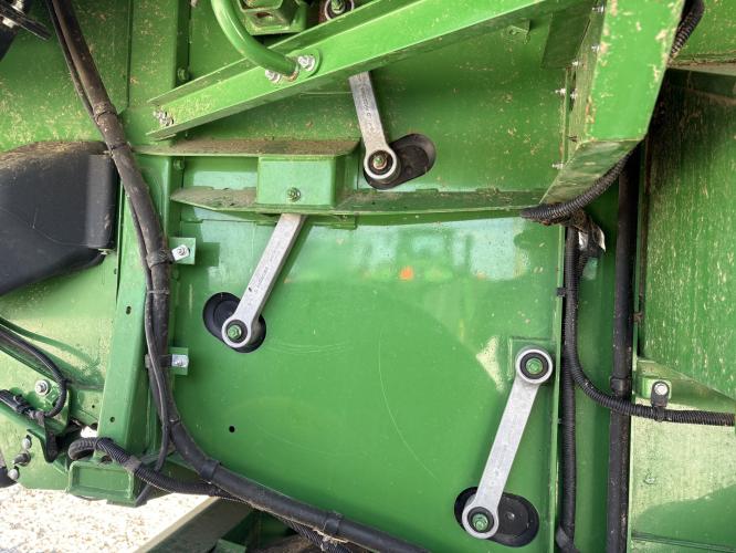 John Deere S670