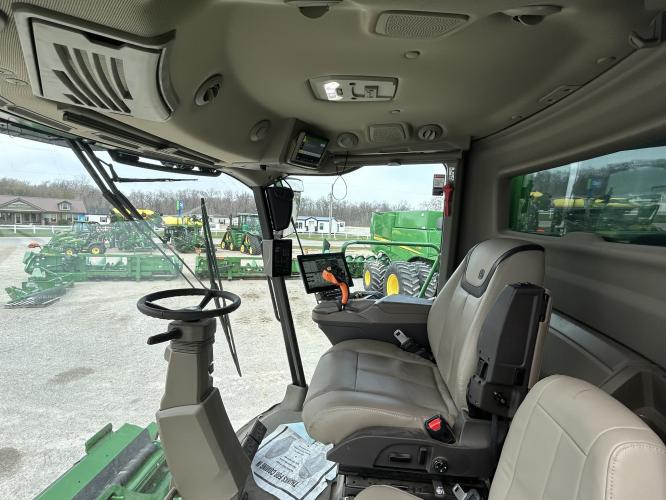 John Deere S7 700