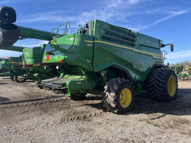 John Deere X9 1100
