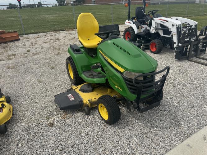 John Deere X590