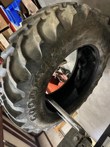 Goodyear GY 52085R42 R1W tire