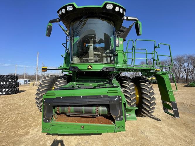 John Deere S7 700