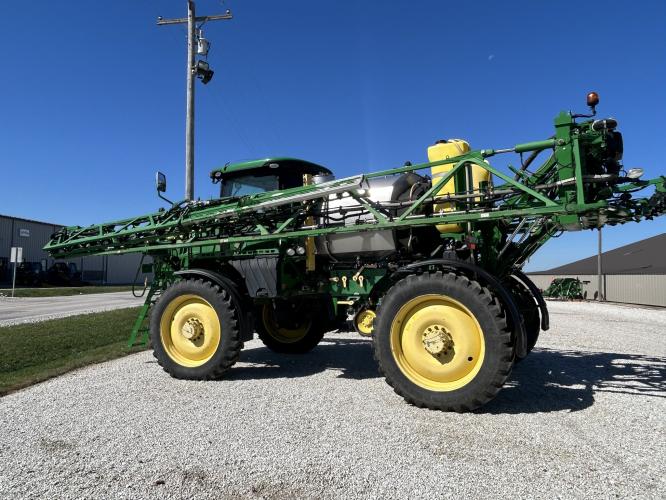 John Deere R4038