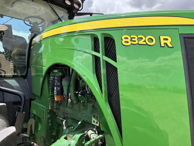 John Deere 8320R