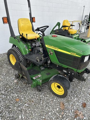 John Deere 2210